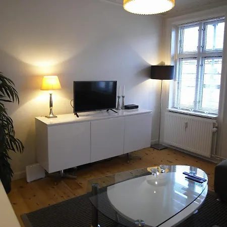 Cozy In Elegant Osterbro Apartment